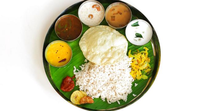 Plate with a banana leaf and food