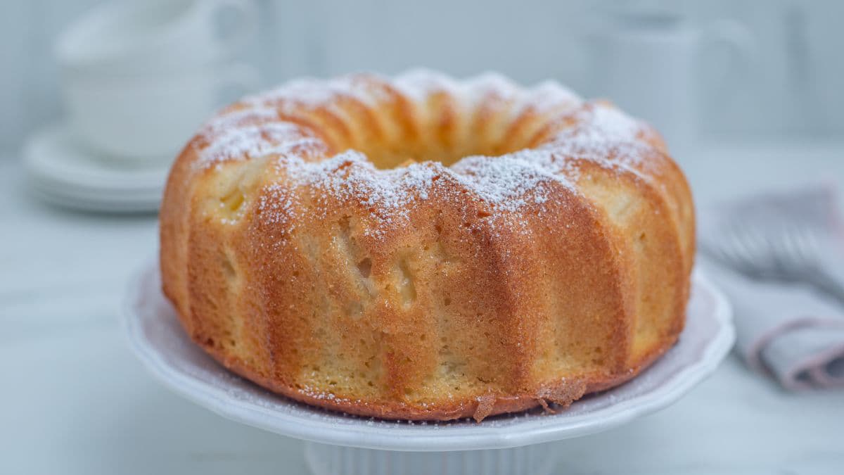 Bundt cake on a stand