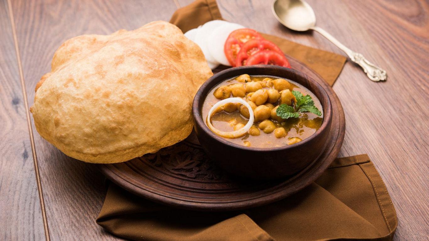 Traditional Indian meal with chickpeas and bread