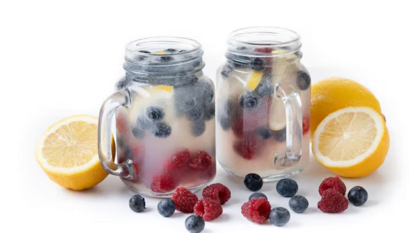 Berry Lemonade in Mason Jars with Fresh Fruit