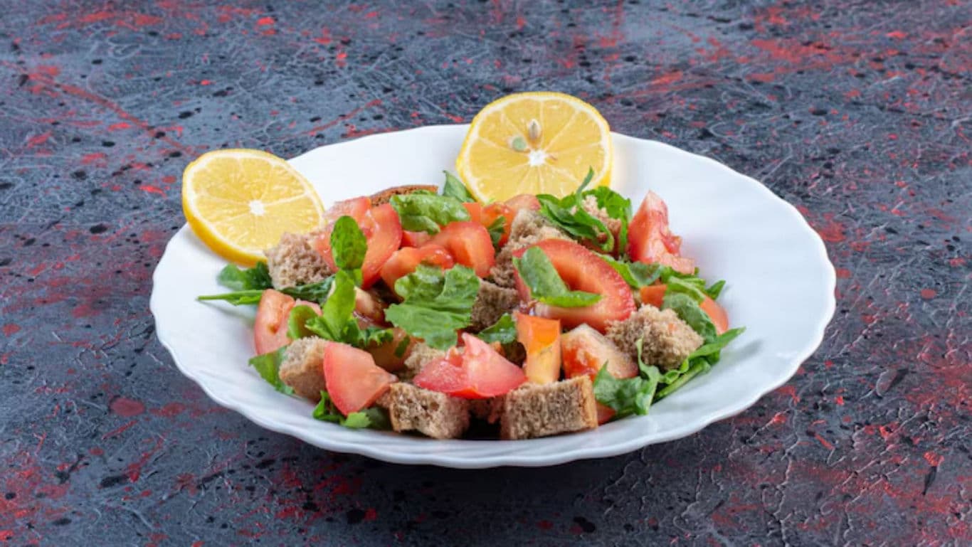Fresh vegetable salad with croutons and lemon