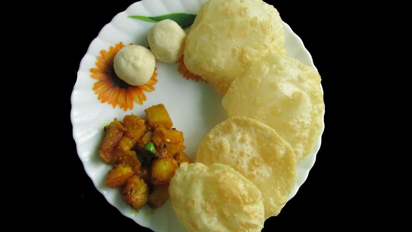 Fluffy golden luchis fried to perfection