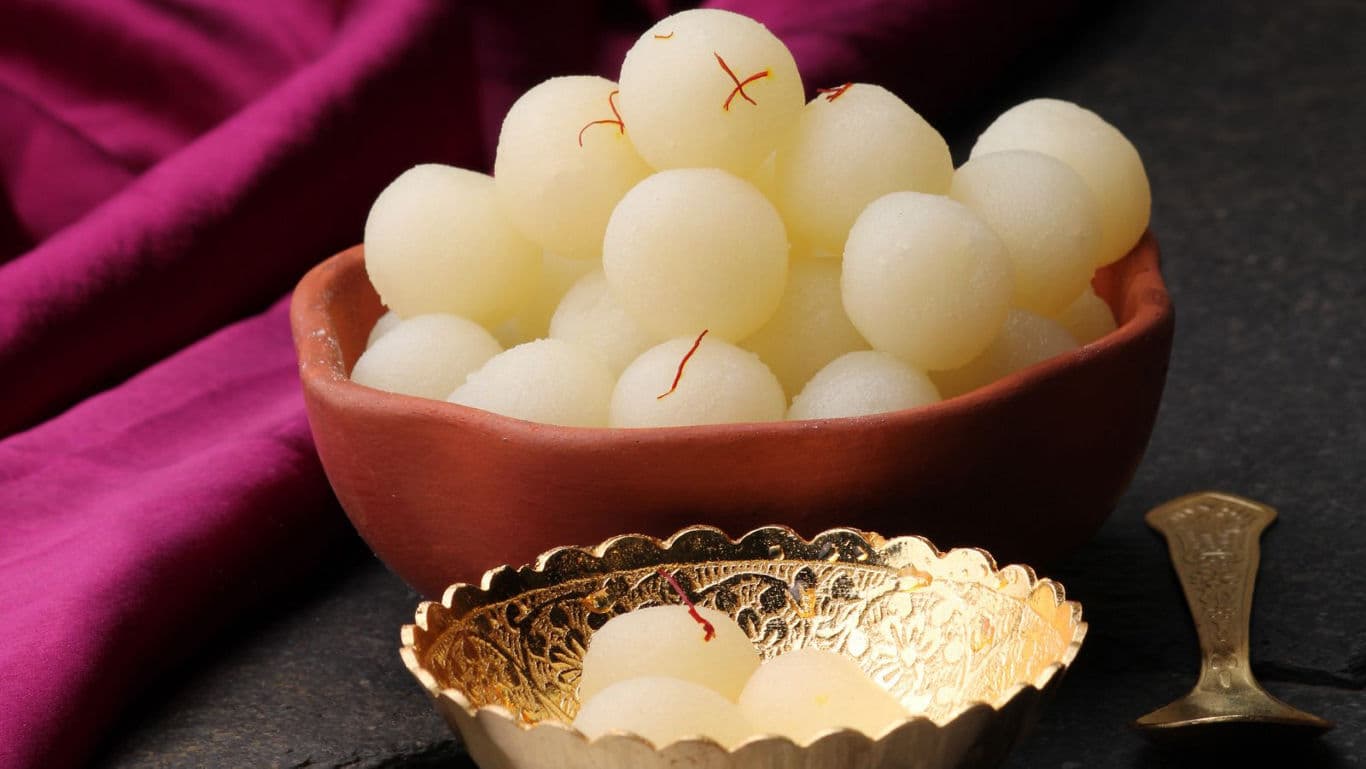 Traditional Indian Rasgulla Sweets in Clay Bowl