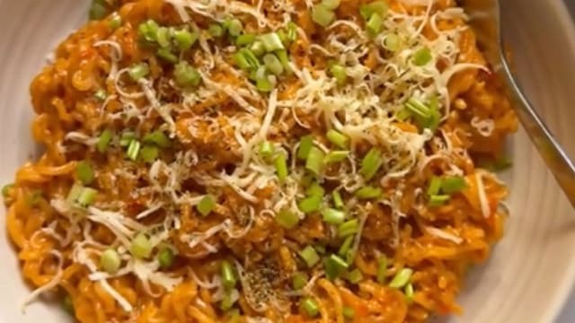 creamy-butter-garlic-cheesy-yippee-noodles-thumbnail