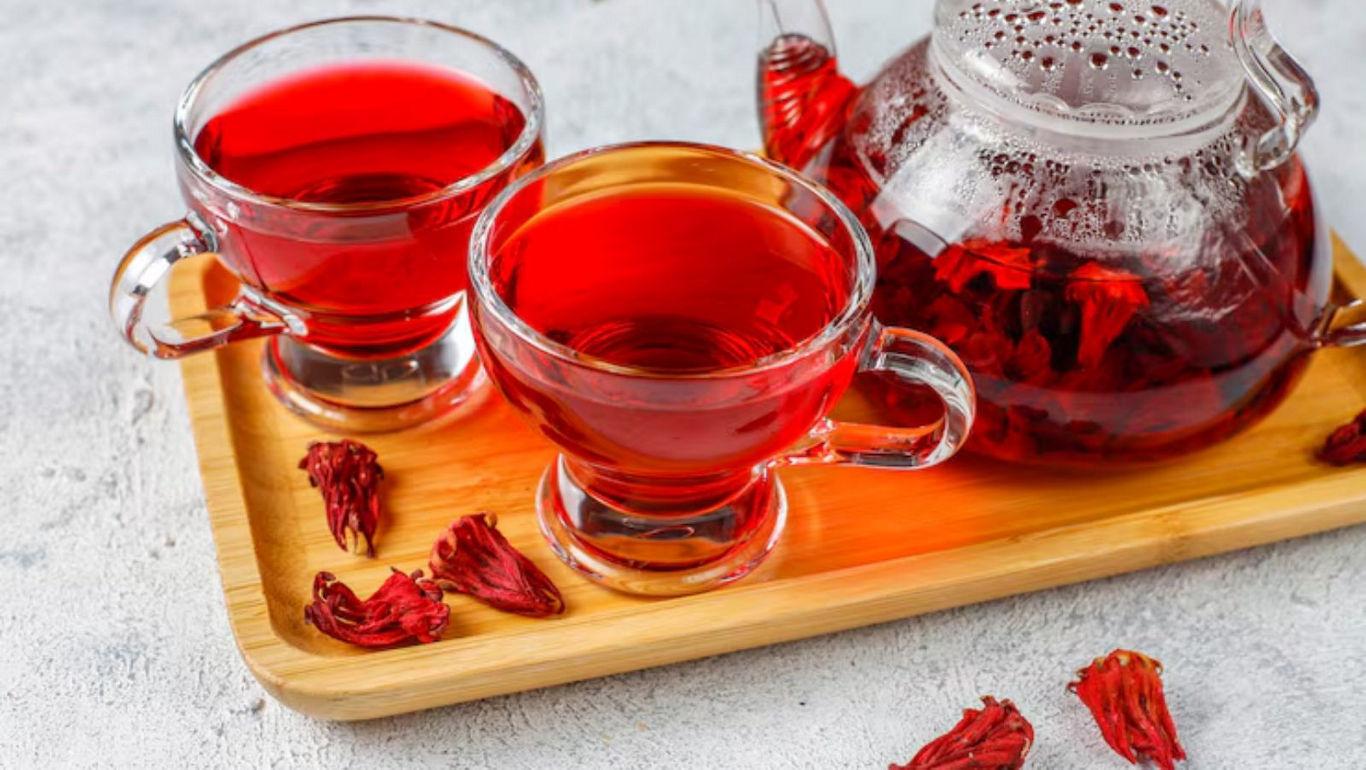 Hibiscus tea in glass cups and teapot