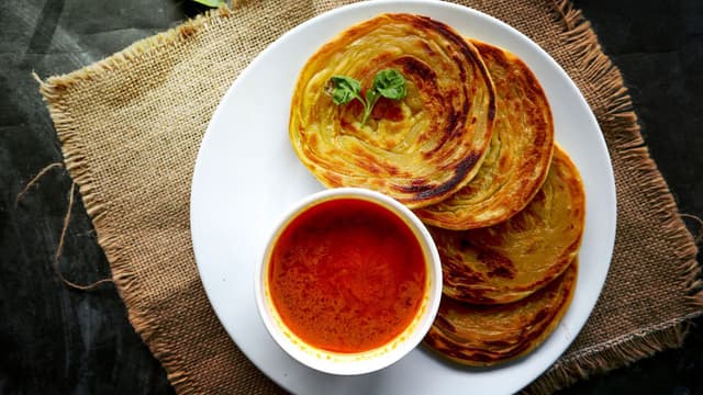 how-to-fold-lachha-paratha-for-perfect-flakiness-and-multi-layers-thumbnail