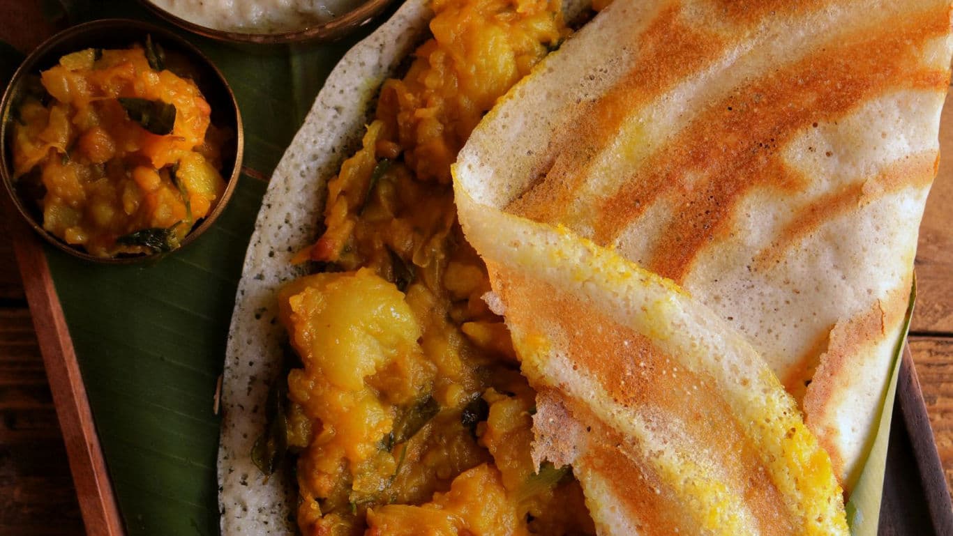 Crispy dosa with potato filling and chutney