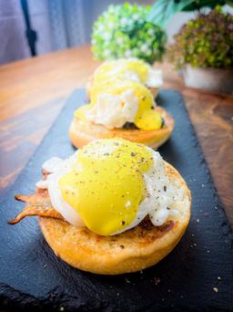 Eggs Benedict