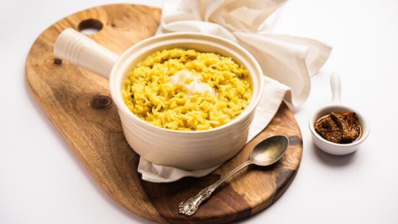 Creamy yellow rice in ceramic bowl