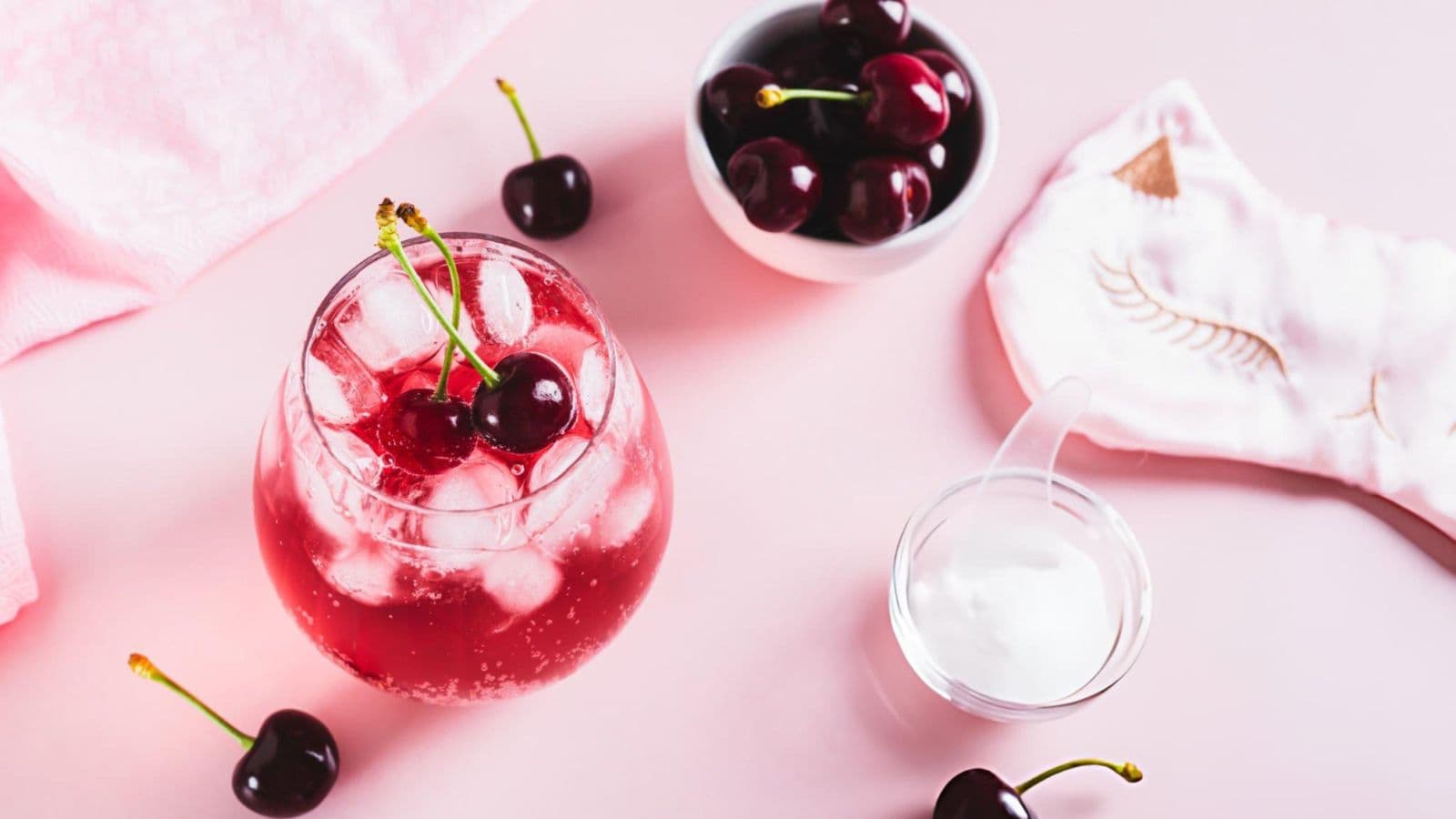 Cherry drink with ice and fresh cherries