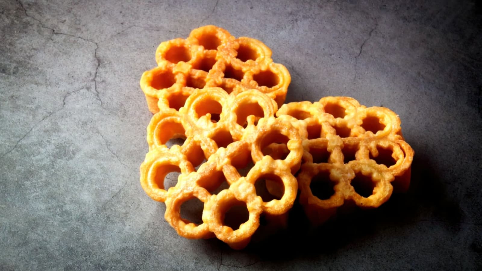 Crunchy Rose Cookies With Chai